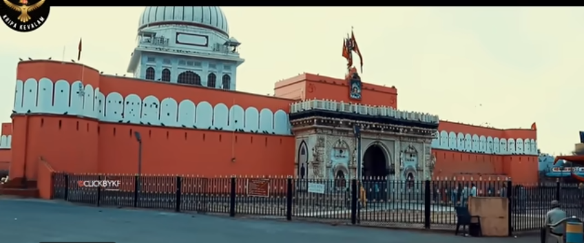 करणी माता मंदिर देशनोक: चूहों वाला वह रहस्यमयी मंदिर जहाँ सफेद चूहा दिखना माना जाता है साक्षात चमत्कार