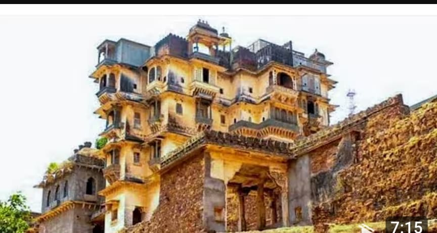 जूना  महल डूंगरपुर : 13वीं सदी का वो रहस्यमयी महल जो बाहर से खंडहर और अंदर से अजूबा है